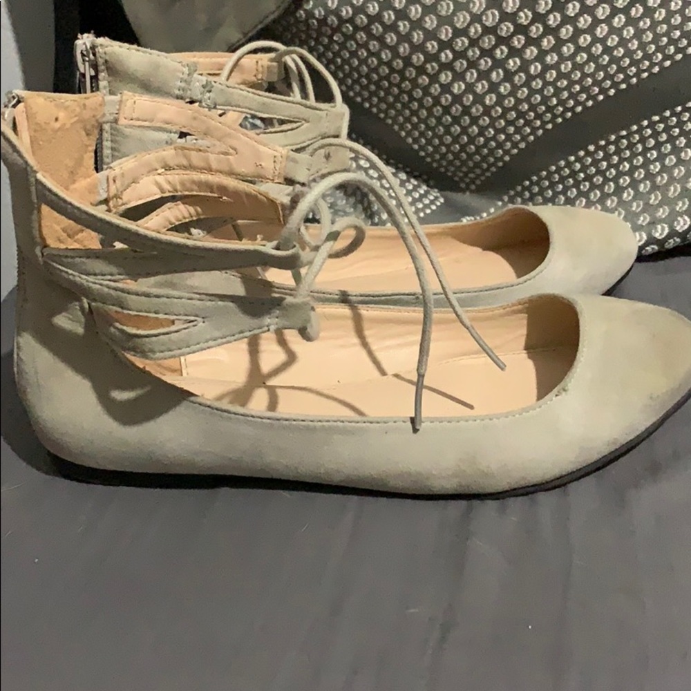 Flats - Picture 2 of 3